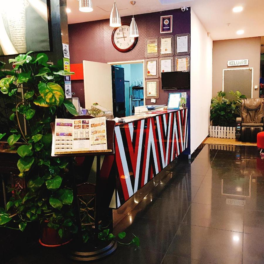 Biz Hotel Batu Pahat Kültér fotó