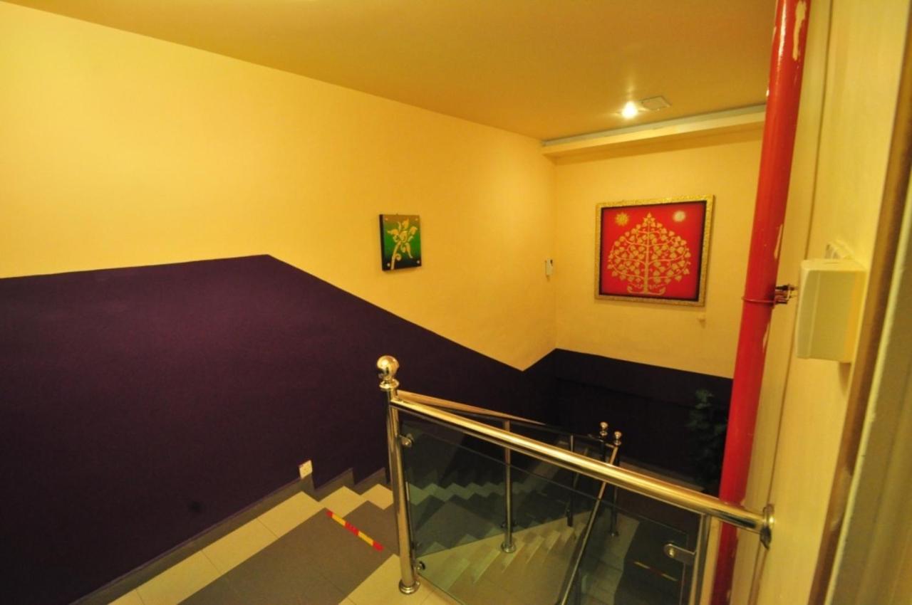 Biz Hotel Batu Pahat Kültér fotó
