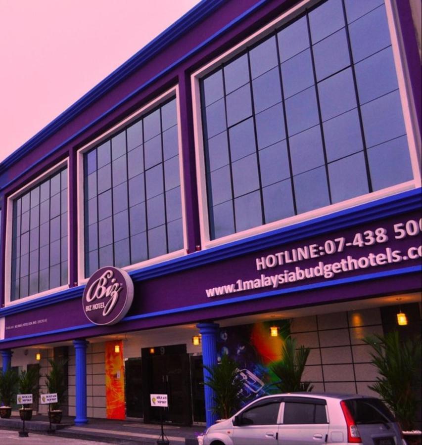 Biz Hotel Batu Pahat Kültér fotó