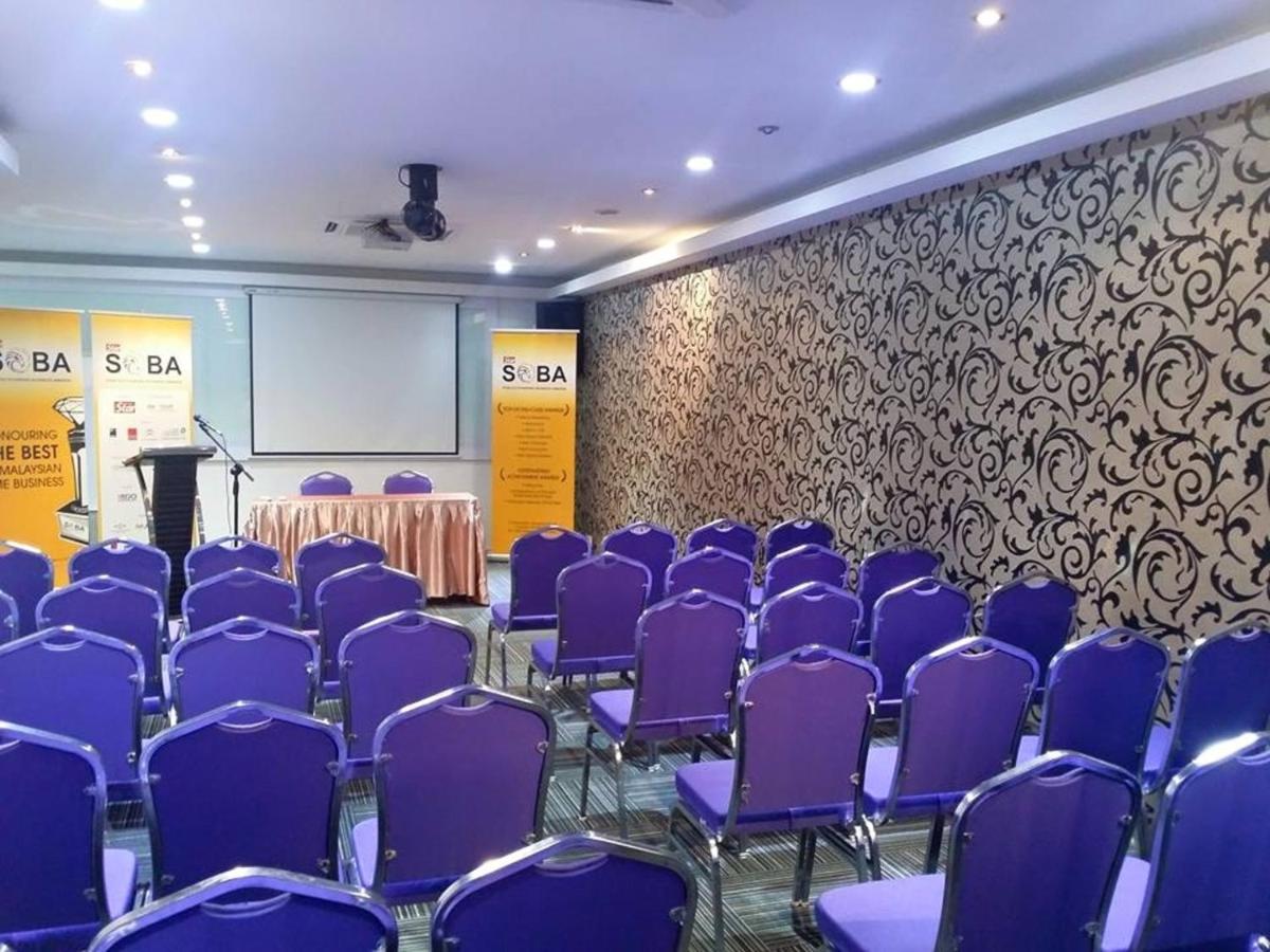 Biz Hotel Batu Pahat Kültér fotó