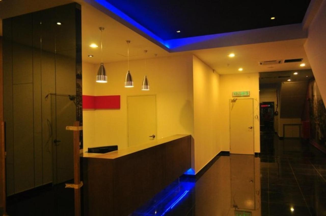 Biz Hotel Batu Pahat Kültér fotó