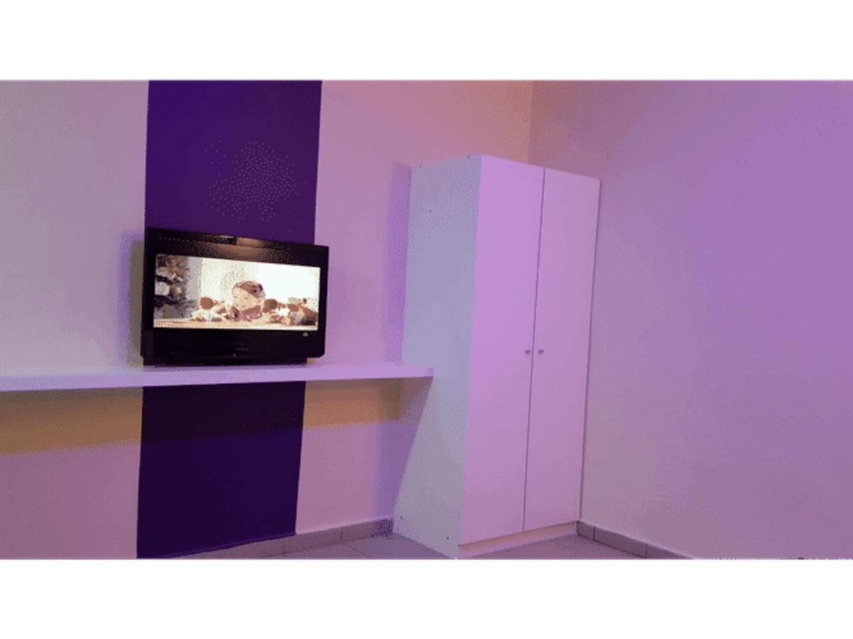 Biz Hotel Batu Pahat Kültér fotó
