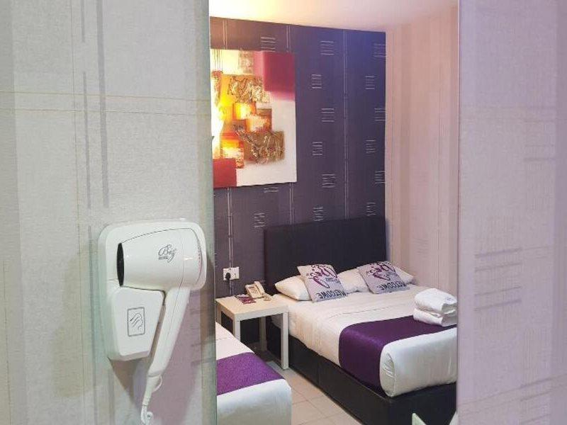 Biz Hotel Batu Pahat Kültér fotó