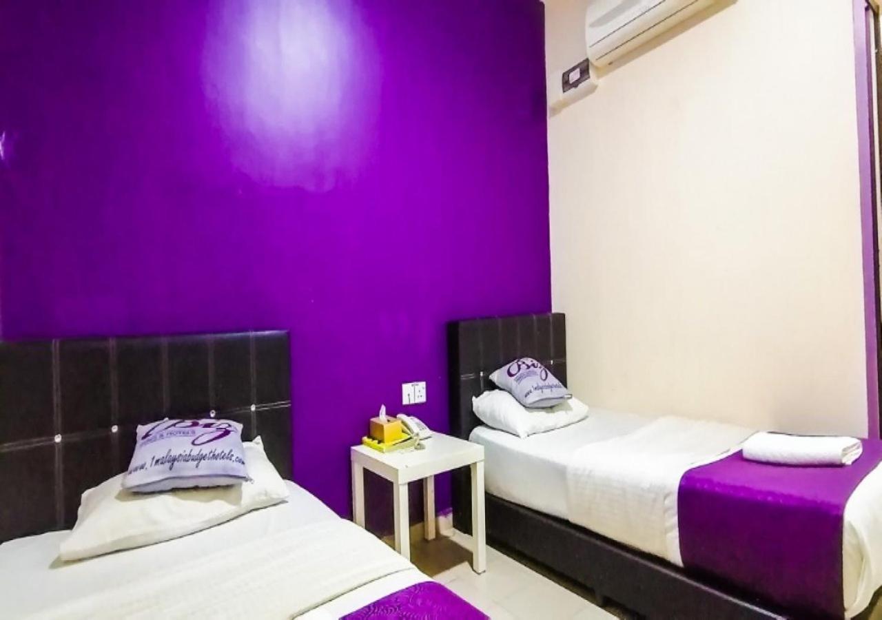 Biz Hotel Batu Pahat Kültér fotó