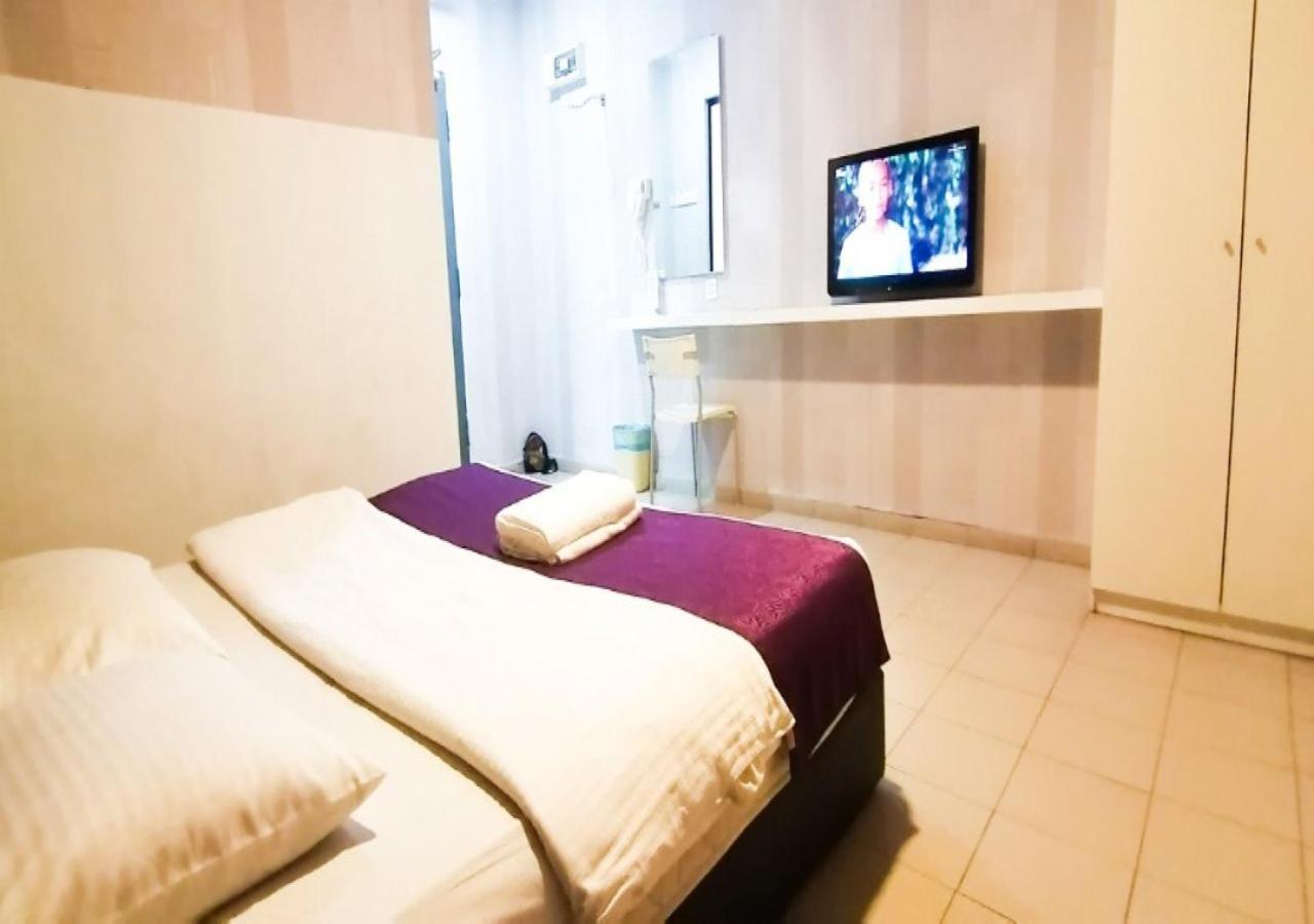 Biz Hotel Batu Pahat Kültér fotó